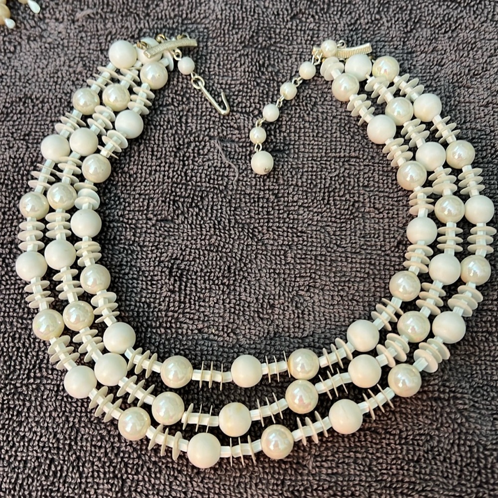 Vintage Japan faux pearl necklace